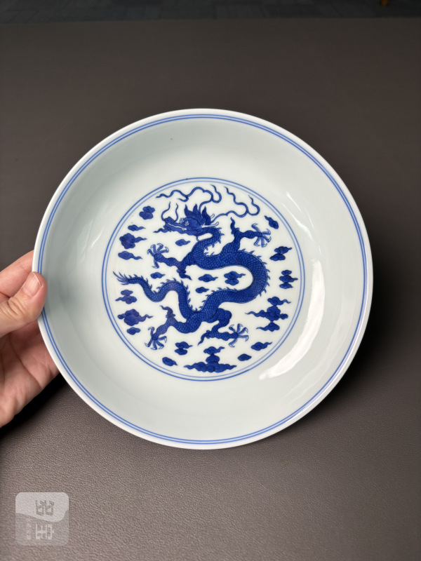 清乾隆 青花云龙纹盘一对（带老盒） - 图3
